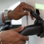 Pourquoi et comment intégrer la recharge de voitures électriques en entreprise ?